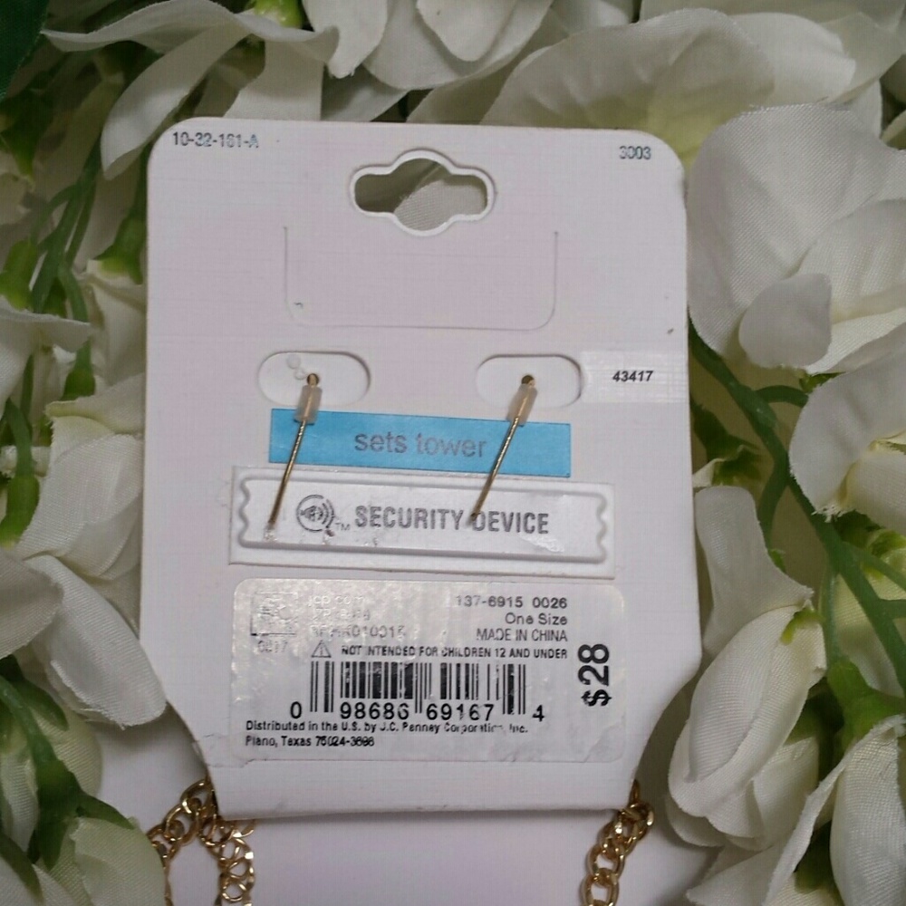 Hammered Gold Necklace and Earrings Set - Picture 4 of 7